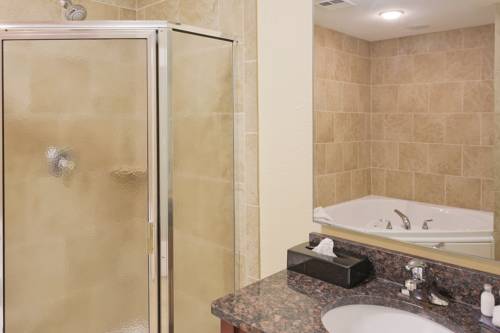 Imagen de la habitación del Hotel La Quinta Inn & Suites. Foto 6