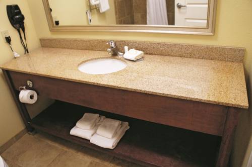 Imagen de la habitación del Hotel La Quinta Inn & Suites. Foto 8