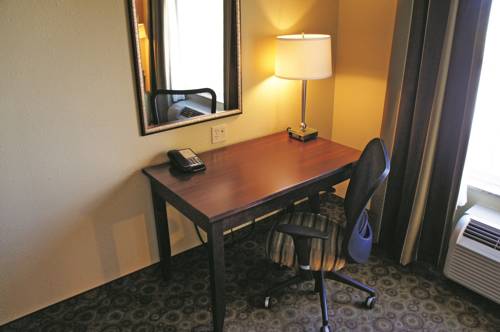 Imagen de la habitación del Hotel La Quinta Inn & Suites. Foto 9