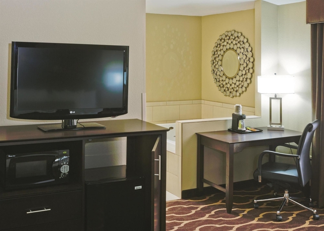 Imagen de la habitación del Hotel La Quinta Inn & Suites Las Vegas Tropicana. Foto 6