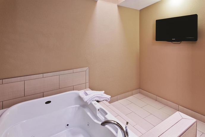 Imagen de la habitación del Hotel La Quinta Inn & Suites Las Vegas Tropicana. Foto 7