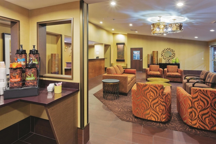Imagen de los interiores del Hotel La Quinta Inn & Suites Las Vegas Tropicana. Foto 11