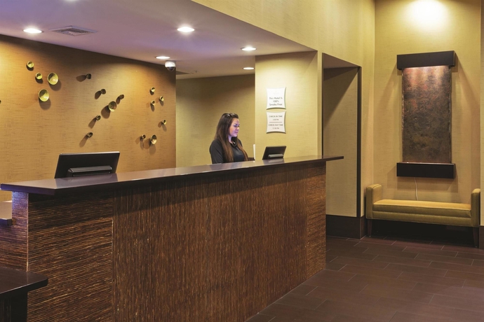 Imagen de los interiores del Hotel La Quinta Inn & Suites Las Vegas Tropicana. Foto 13