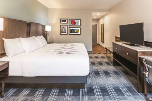 Imagen de la habitación del Hotel La Quinta Inn & Suites by Wyndham Aberdeen-APG. Foto 2