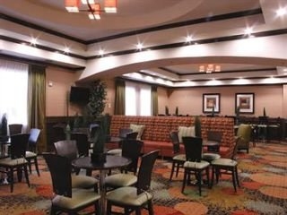 Imagen de los interiores del Hotel La Quinta Inn & Suites by Wyndham Allen at The Village. Foto 5