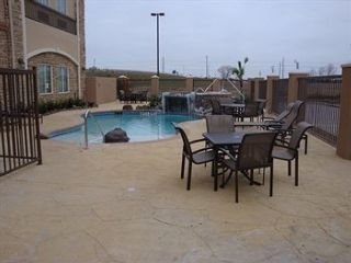 Imagen de la piscina del Hotel La Quinta Inn & Suites by Wyndham Allen at The Village. Foto 10
