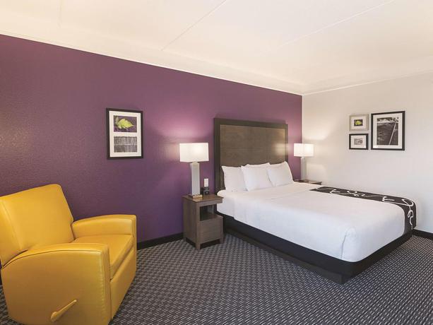 Imagen de la habitación del Hotel La Quinta Inn & Suites by Wyndham Arlington North 6 Flags Dr. Foto 4
