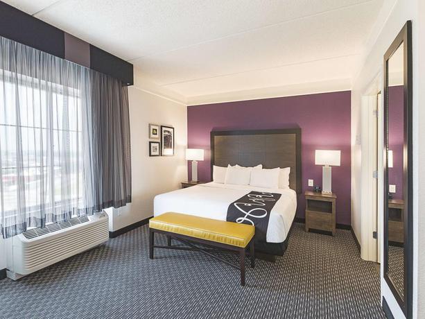 Imagen de la habitación del Hotel La Quinta Inn & Suites by Wyndham Arlington North 6 Flags Dr. Foto 6