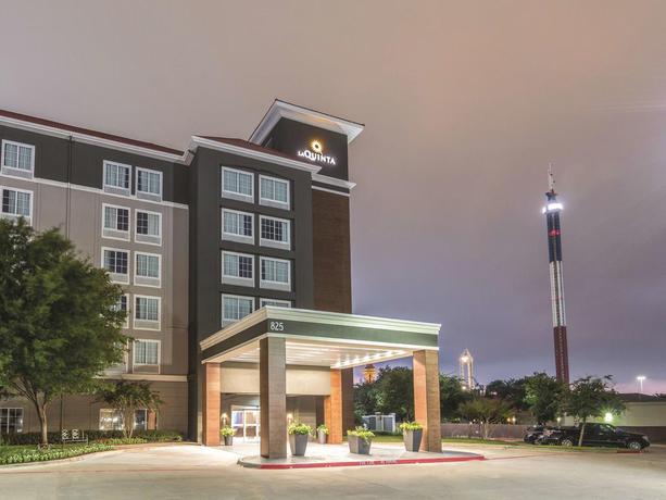 Imagen de los exteriores del Hotel La Quinta Inn & Suites by Wyndham Arlington North 6 Flags Dr. Foto 10