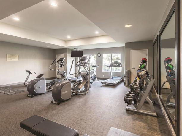 Imagen de los interiores del Hotel La Quinta Inn & Suites by Wyndham Arlington North 6 Flags Dr. Foto 13