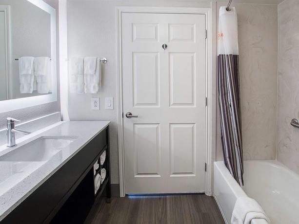 Imagen de la habitación del Hotel La Quinta Inn & Suites by Wyndham Arlington North 6 Flags Dr. Foto 8