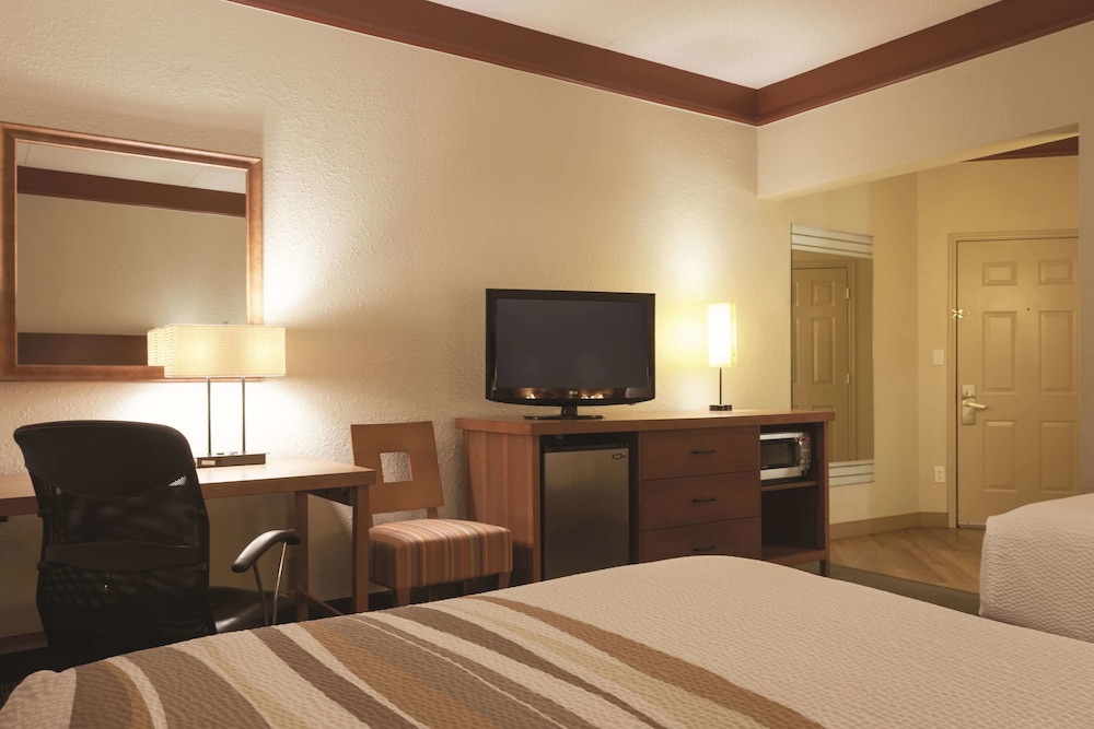 Imagen de la habitación del Hotel La Quinta Inn & Suites by Wyndham Atlanta Ballpark/Galleria. Foto 8