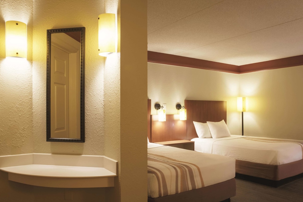 Imagen de la habitación del Hotel La Quinta Inn & Suites by Wyndham Atlanta Ballpark/Galleria. Foto 9