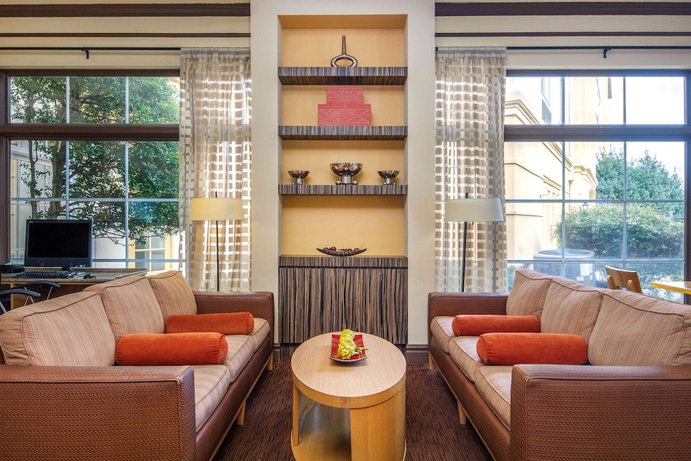 Imagen de los interiores del Hotel La Quinta Inn & Suites by Wyndham Atlanta Ballpark/Galleria. Foto 19