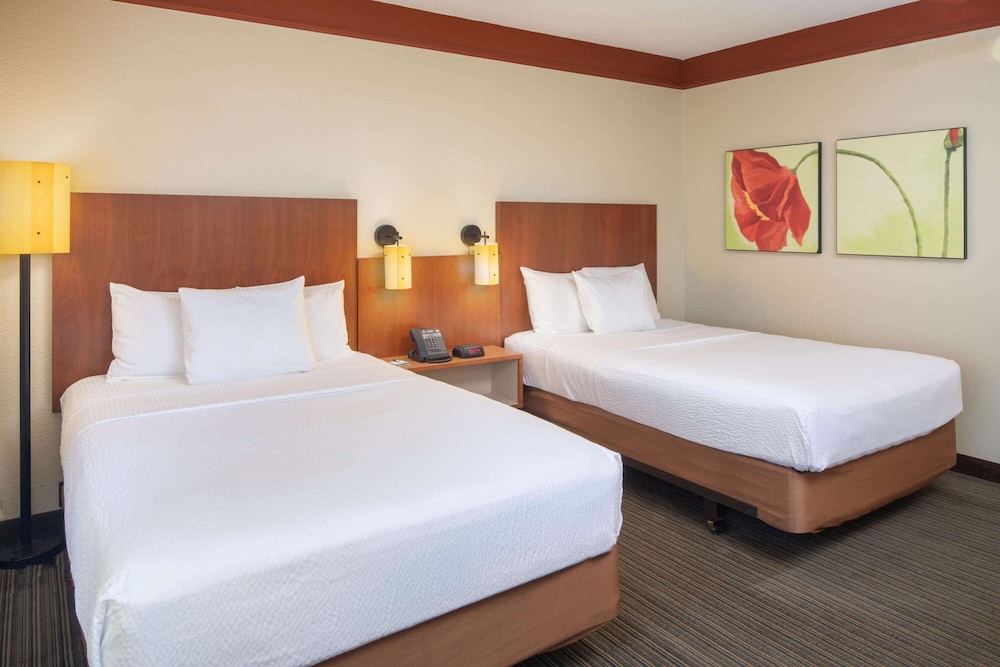 Imagen de la habitación del Hotel La Quinta Inn & Suites by Wyndham Atlanta Ballpark/Galleria. Foto 12