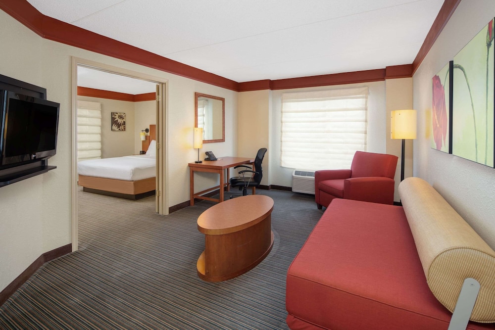 Imagen de la habitación del Hotel La Quinta Inn & Suites by Wyndham Atlanta Ballpark/Galleria. Foto 15