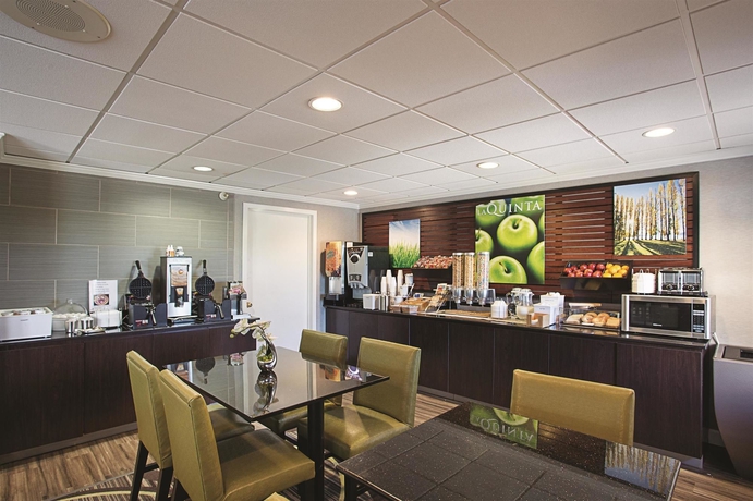Imagen del bar/restaurante del Hotel La Quinta Inn & Suites by Wyndham Baton Rouge Siegen Lane. Foto 3