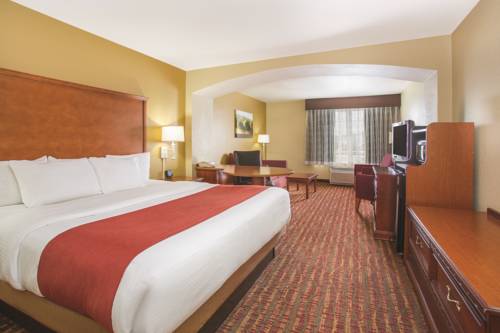 Imagen de la habitación del Hotel La Quinta Inn & Suites by Wyndham Bentonville. Foto 6