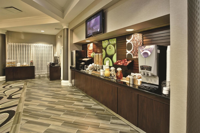 Imagen del bar/restaurante del Hotel La Quinta Inn & Suites by Wyndham Birmingham Homewood. Foto 4