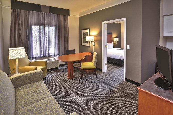 Imagen de la habitación del Hotel La Quinta Inn & Suites by Wyndham Birmingham Homewood. Foto 13