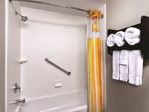 Imagen de la habitación del Hotel La Quinta Inn & Suites by Wyndham Bonita Springs Naples N.. Foto 4