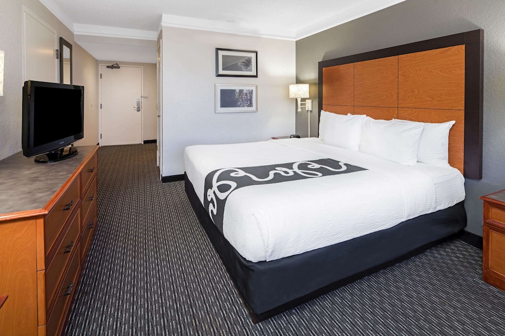 Imagen de la habitación del Hotel La Quinta Inn & Suites by Wyndham Buena Park. Foto 2