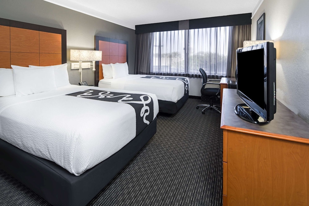 Imagen de la habitación del Hotel La Quinta Inn & Suites by Wyndham Buena Park. Foto 4