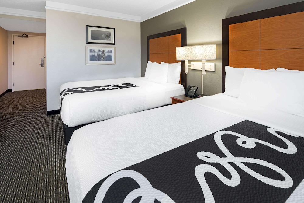 Imagen de la habitación del Hotel La Quinta Inn & Suites by Wyndham Buena Park. Foto 5