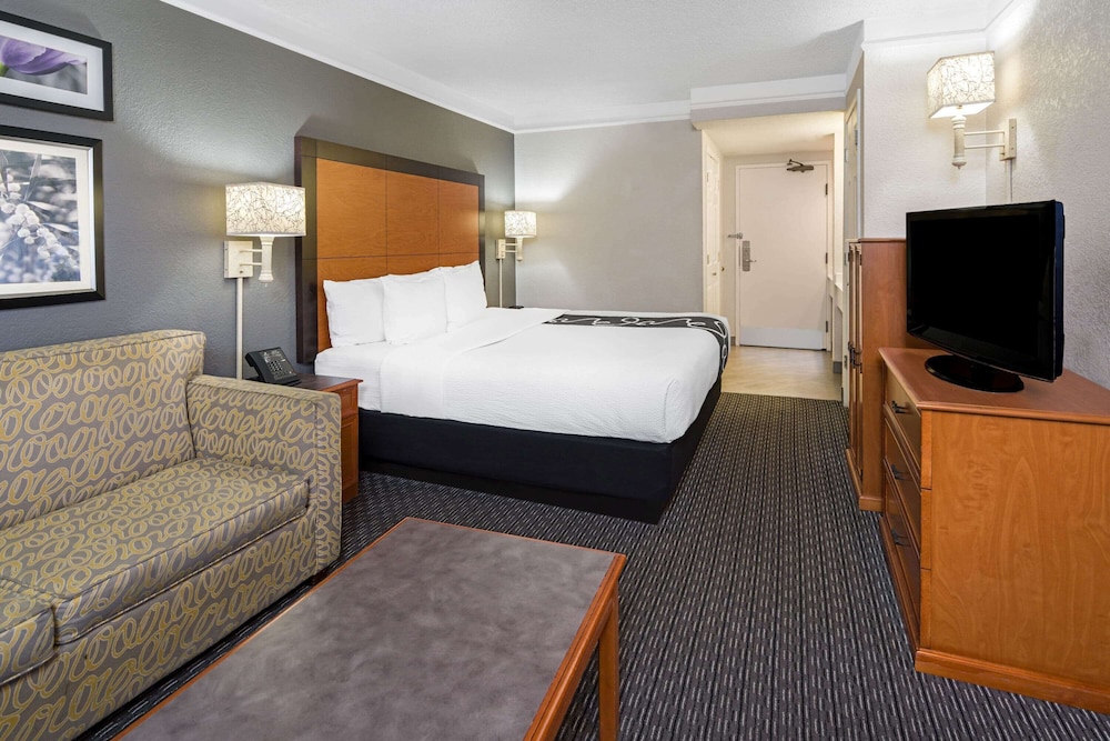 Imagen de la habitación del Hotel La Quinta Inn & Suites by Wyndham Buena Park. Foto 9