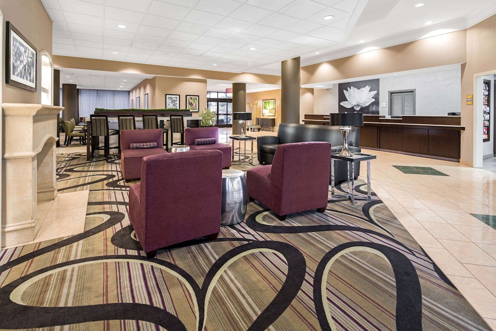 Imagen de los interiores del Hotel La Quinta Inn & Suites by Wyndham Buena Park. Foto 19