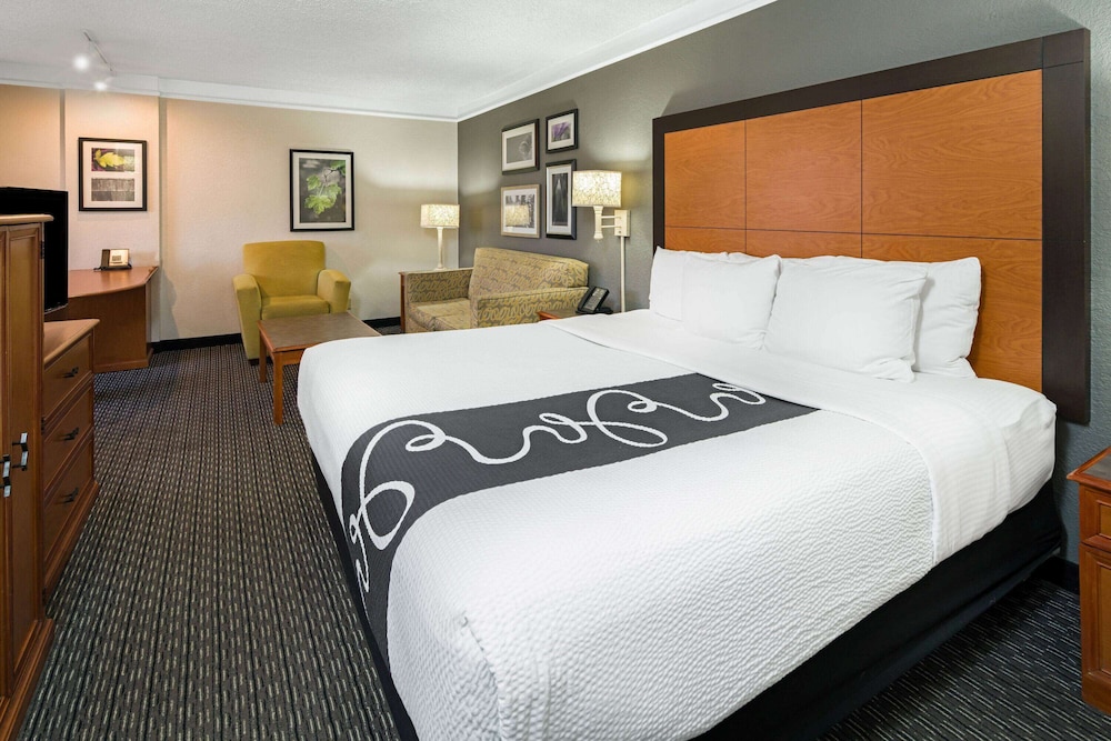 Imagen de la habitación del Hotel La Quinta Inn & Suites by Wyndham Buena Park. Foto 13