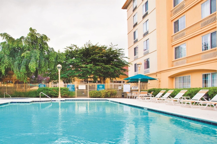 Imagen de la piscina del Hotel La Quinta Inn & Suites by Wyndham Charlotte Airport South. Foto 19