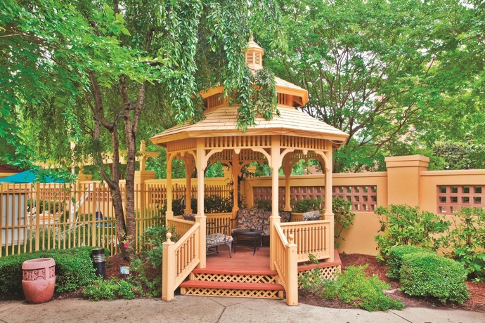 Imagen de los exteriores del Hotel La Quinta Inn & Suites by Wyndham Charlotte Airport South. Foto 11