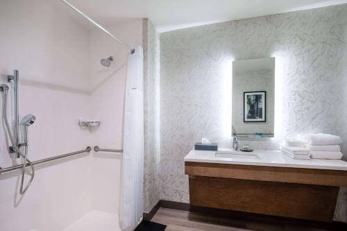 Imagen de la habitación del Hotel La Quinta Inn & Suites by Wyndham Chattanooga Downtown/South. Foto 16