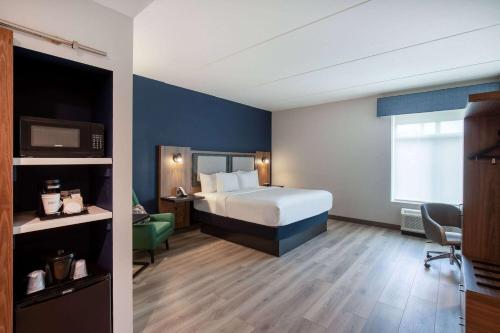 Imagen de la habitación del Hotel La Quinta Inn & Suites by Wyndham Chattanooga Downtown/South. Foto 18