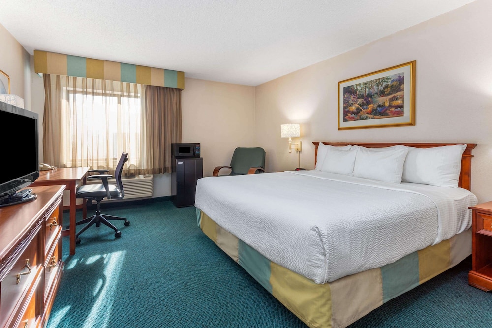 Imagen de la habitación del Hotel La Quinta Inn & Suites by Wyndham Chicago Gurnee. Foto 1