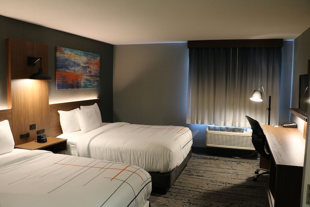 Imagen de la habitación del Hotel La Quinta Inn & Suites by Wyndham Chicago Gurnee. Foto 6
