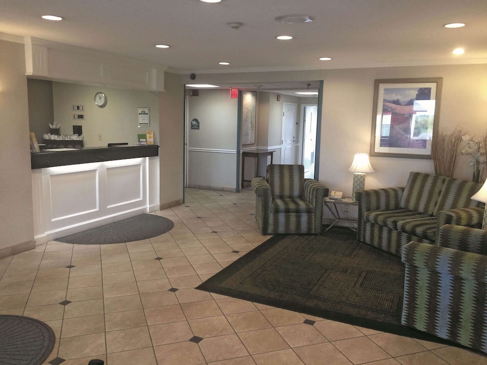 Imagen de los interiores del Hotel La Quinta Inn & Suites by Wyndham Chicago Gurnee. Foto 17