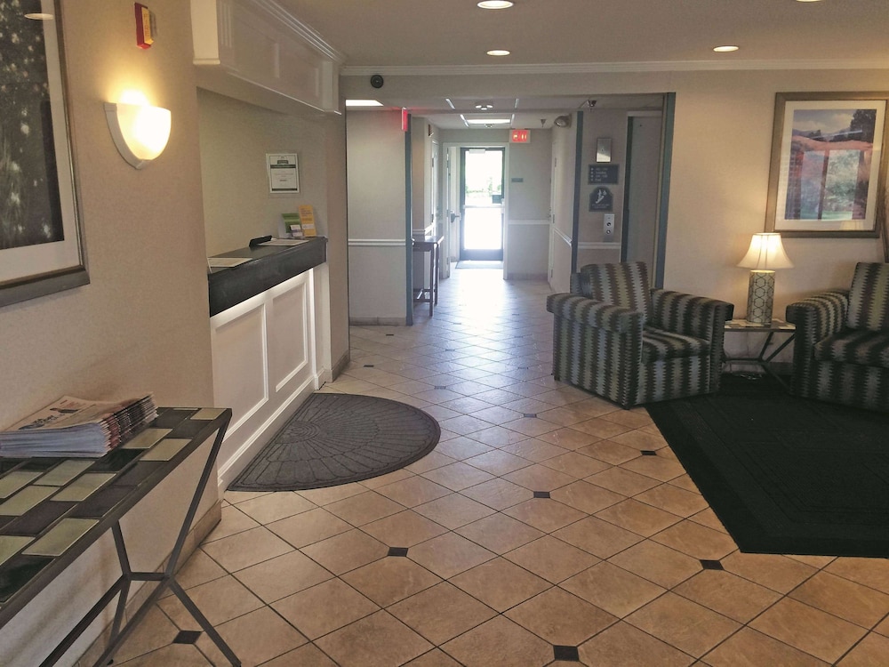 Imagen de los interiores del Hotel La Quinta Inn & Suites by Wyndham Chicago Gurnee. Foto 18