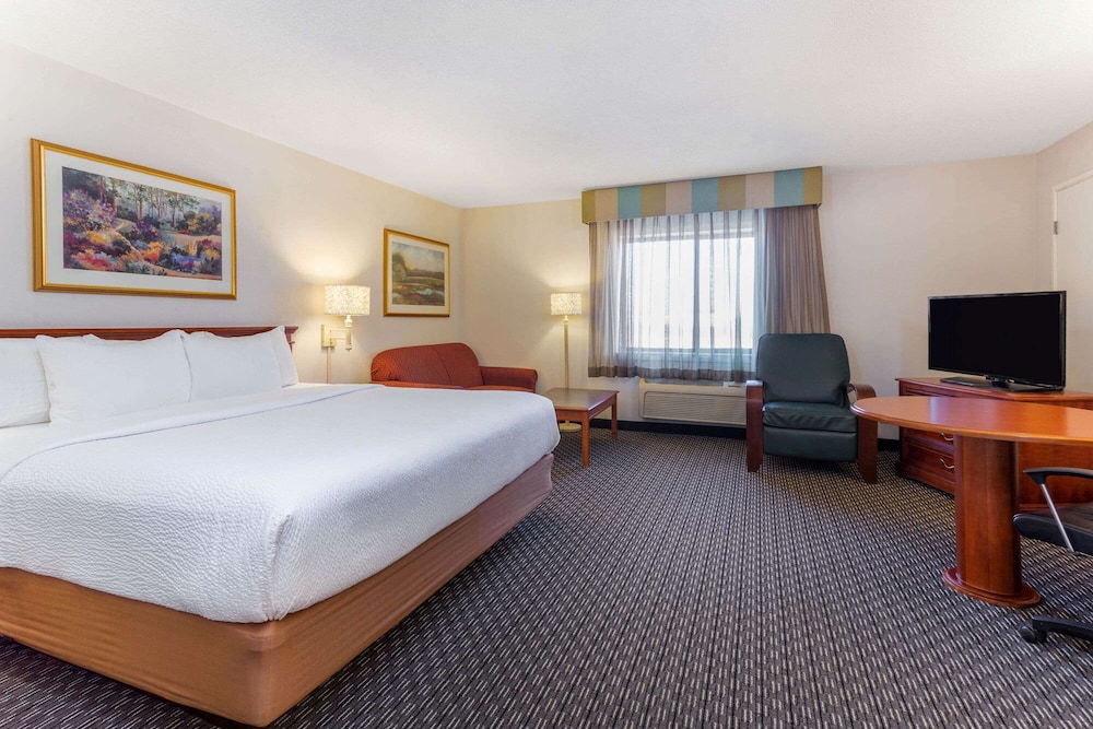 Imagen de la habitación del Hotel La Quinta Inn & Suites by Wyndham Chicago Gurnee. Foto 13