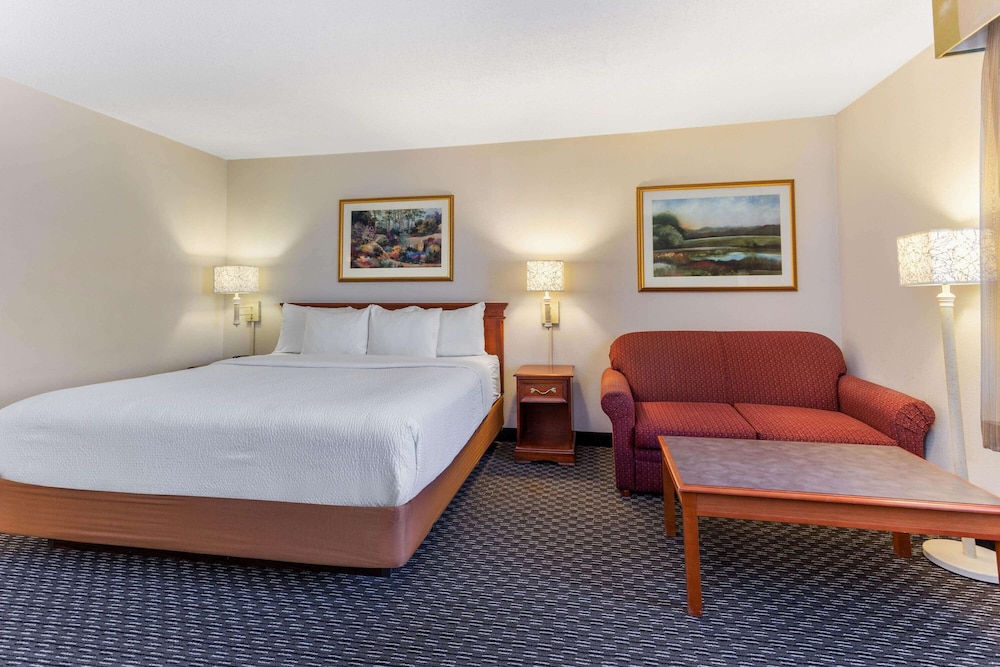 Imagen de la habitación del Hotel La Quinta Inn & Suites by Wyndham Chicago Gurnee. Foto 14