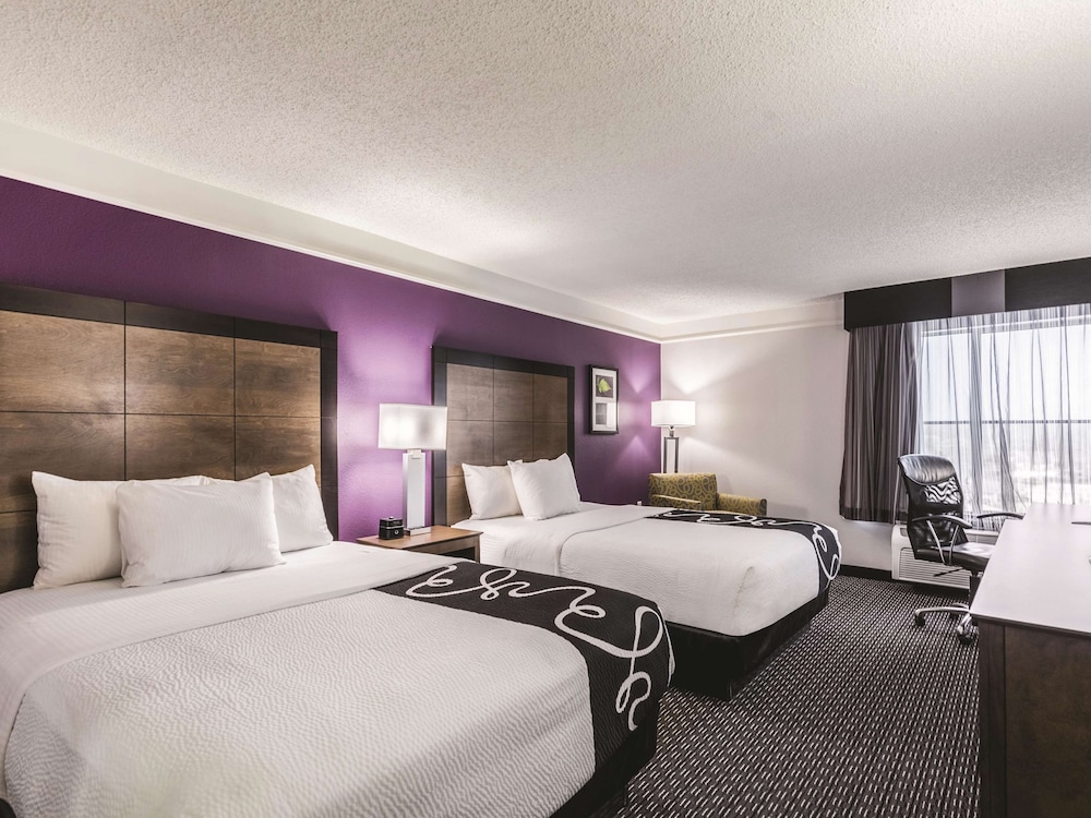 Imagen de la habitación del Hotel La Quinta Inn & Suites by Wyndham Cincinnati Sharonville. Foto 3