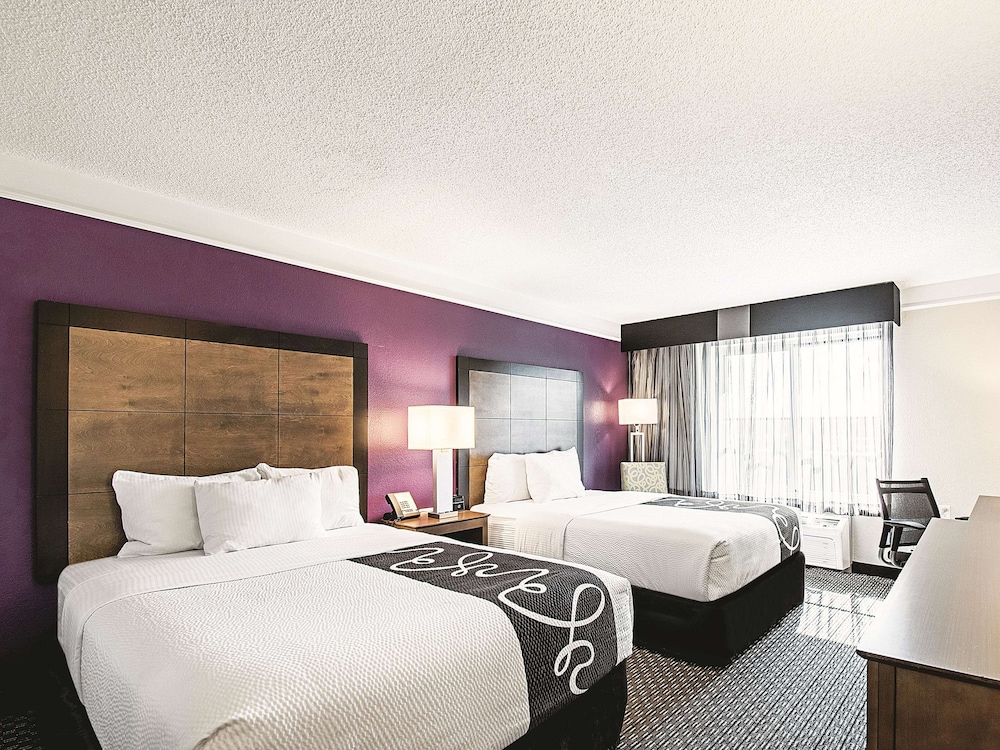 Imagen de la habitación del Hotel La Quinta Inn & Suites by Wyndham Cincinnati Sharonville. Foto 7