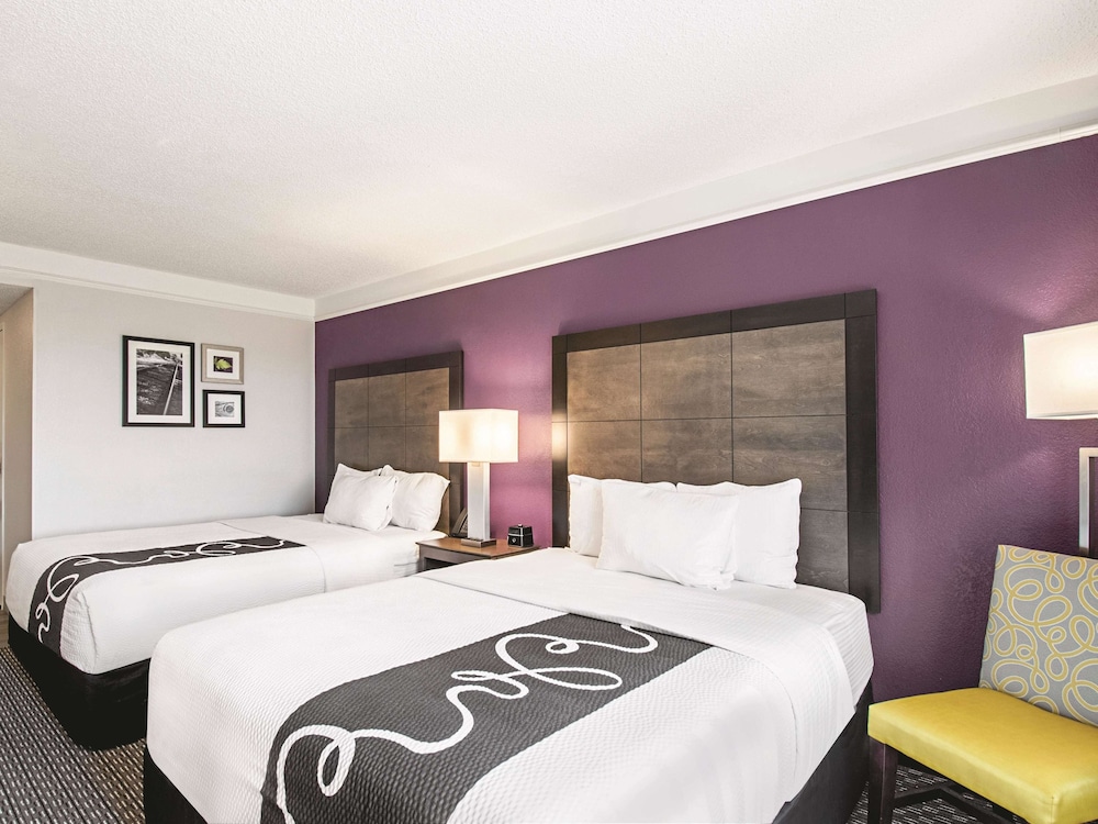 Imagen de la habitación del Hotel La Quinta Inn & Suites by Wyndham Cincinnati Sharonville. Foto 8