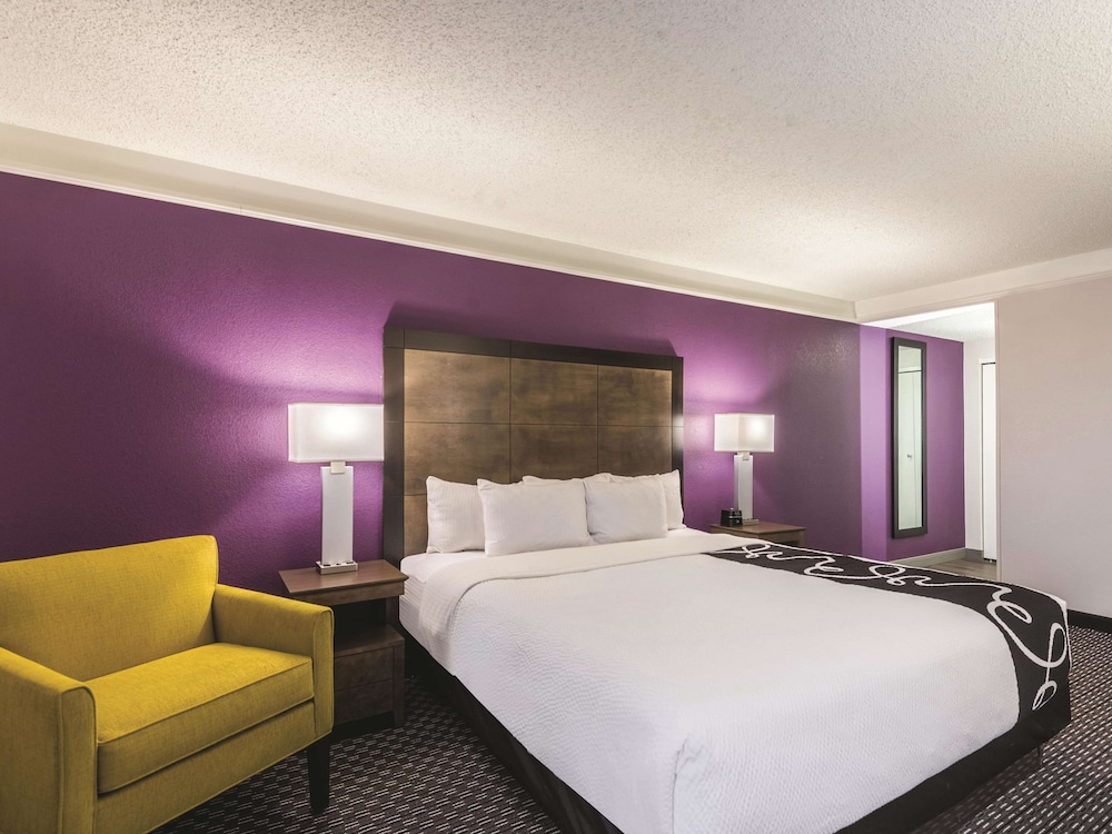 Imagen de la habitación del Hotel La Quinta Inn & Suites by Wyndham Cincinnati Sharonville. Foto 9