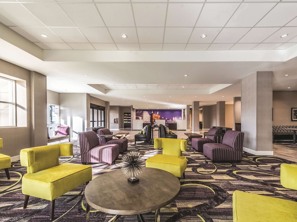 Imagen de los interiores del Hotel La Quinta Inn & Suites by Wyndham Cincinnati Sharonville. Foto 17