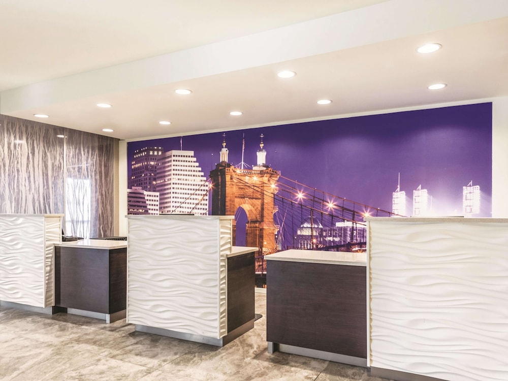 Imagen de los interiores del Hotel La Quinta Inn & Suites by Wyndham Cincinnati Sharonville. Foto 19