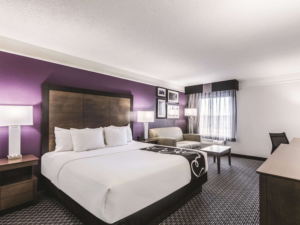 Imagen de la habitación del Hotel La Quinta Inn & Suites by Wyndham Cincinnati Sharonville. Foto 12