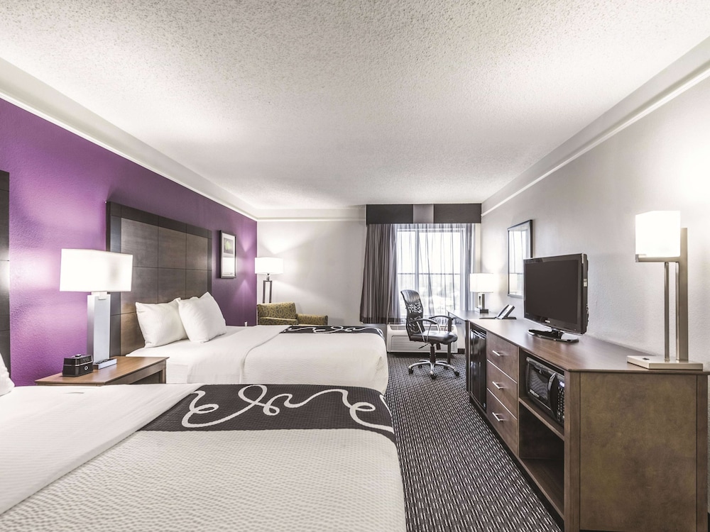 Imagen de la habitación del Hotel La Quinta Inn & Suites by Wyndham Cincinnati Sharonville. Foto 13
