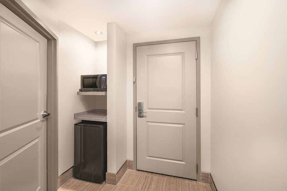 Imagen de la habitación del Hotel La Quinta Inn & Suites by Wyndham Cleveland TN. Foto 10